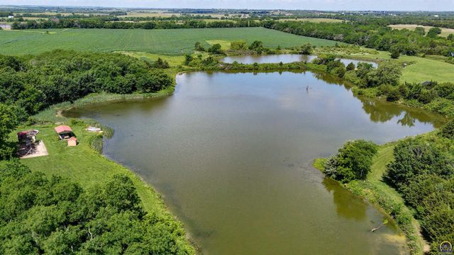 8441 SW Valencia RD, Auburn, KS 66402