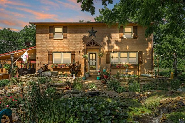8441 SW Valencia RD, Auburn, KS 66402