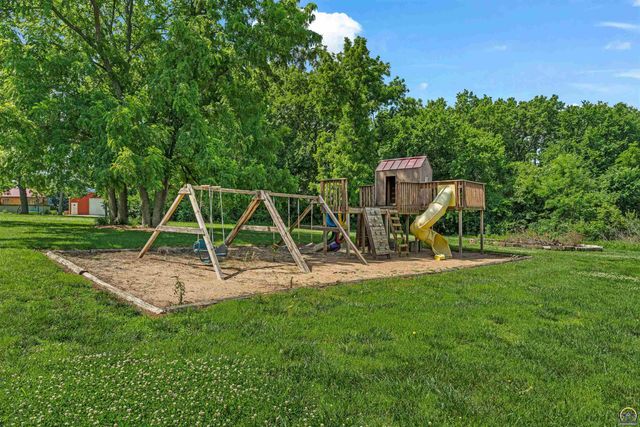 8441 SW Valencia RD, Auburn, KS 66402
