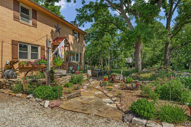 8441 SW Valencia RD, Auburn, KS 66402