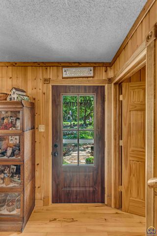 8441 SW Valencia RD, Auburn, KS 66402
