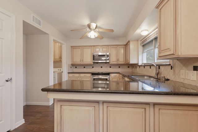 106 Wedgewood Avenue, Hitchcock, TX 77563