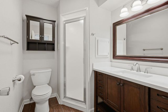 106 Wedgewood Avenue, Hitchcock, TX 77563