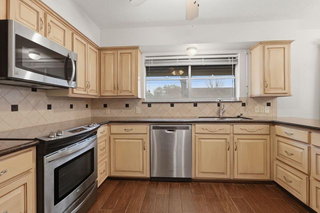 106 Wedgewood Avenue, Hitchcock, TX 77563