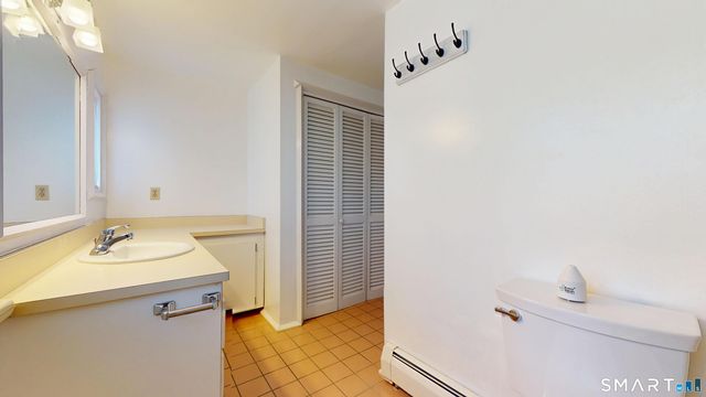 6 Lyle Court C, Farmington, CT 06032