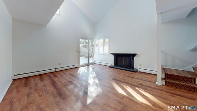 6 Lyle Court C, Farmington, CT 06032