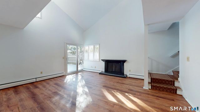 6 Lyle Court C, Farmington, CT 06032