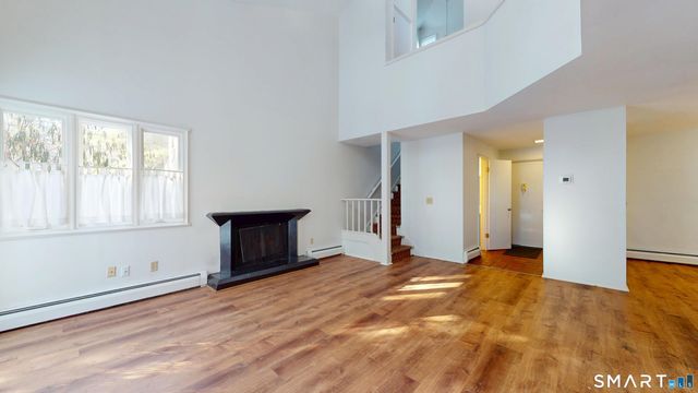 6 Lyle Court C, Farmington, CT 06032