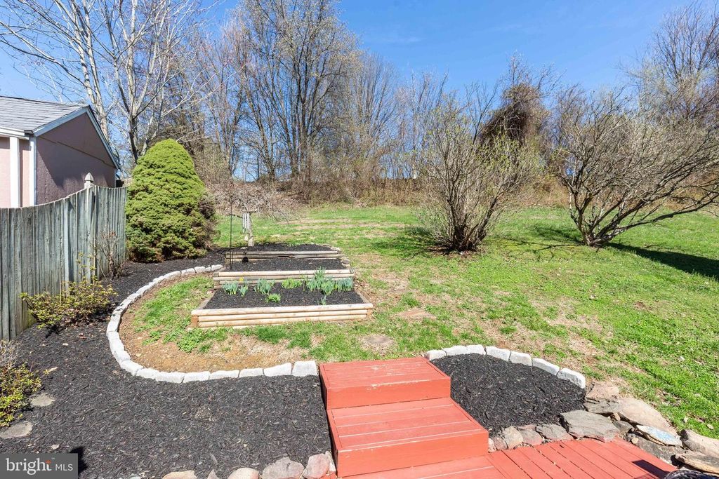 Image 12 of property listing at 534 CONGRESSIONAL DR, Westminster, MD 21158