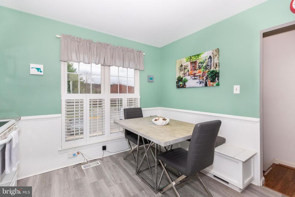 Image 15 of property listing at 534 CONGRESSIONAL DR, Westminster, MD 21158