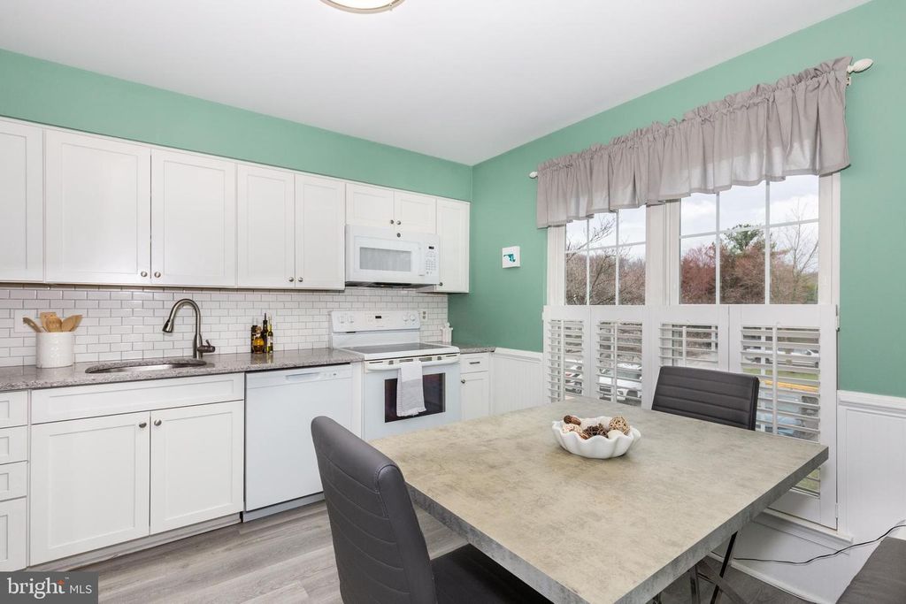 Image 16 of property listing at 534 CONGRESSIONAL DR, Westminster, MD 21158