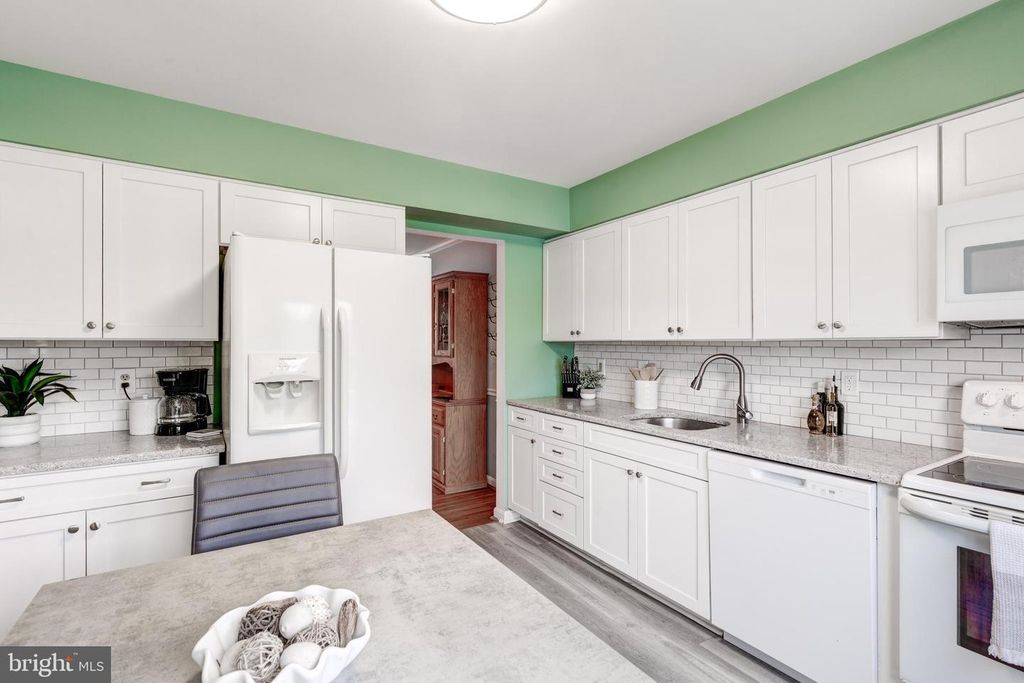 Image 18 of property listing at 534 CONGRESSIONAL DR, Westminster, MD 21158