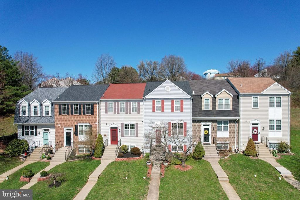 Image 2 of property listing at 534 CONGRESSIONAL DR, Westminster, MD 21158