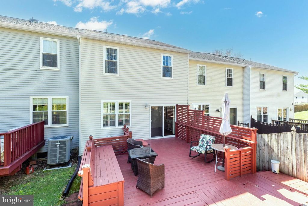 Image 7 of property listing at 534 CONGRESSIONAL DR, Westminster, MD 21158