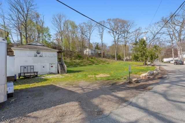 19 Dunham Rd, West Milford Twp., NJ 07421