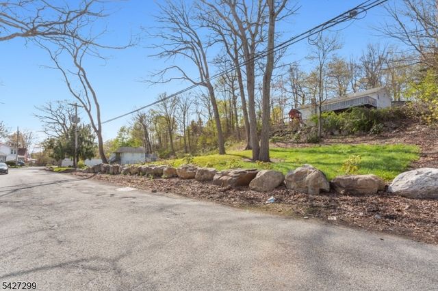 19 Dunham Rd, West Milford Twp., NJ 07421