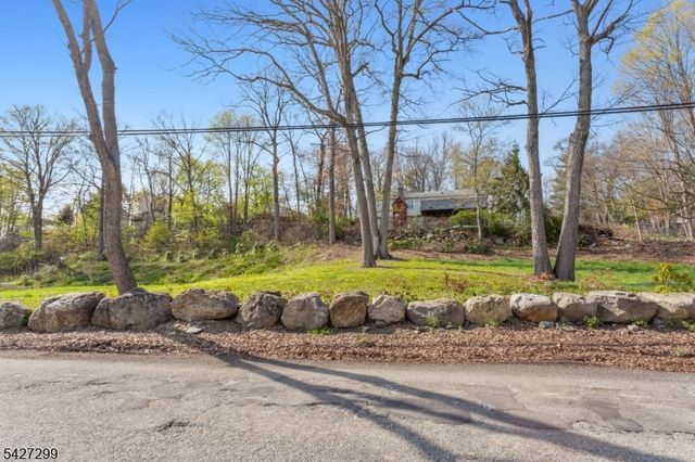 19 Dunham Rd, West Milford Twp., NJ 07421