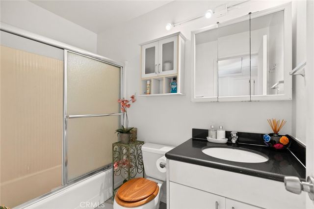 18350 Hatteras Street 267, Tarzana, CA 91356
