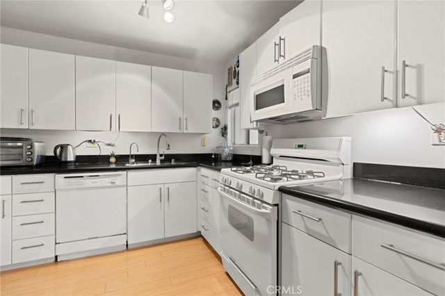 18350 Hatteras Street 267, Tarzana, CA 91356