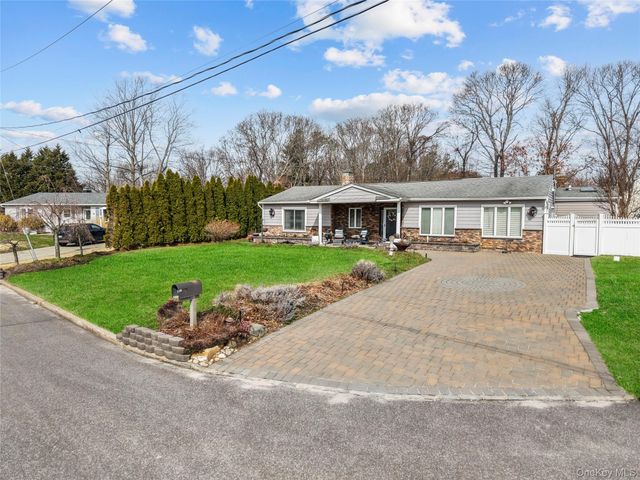 10 Heather Court, Centereach, NY 11720