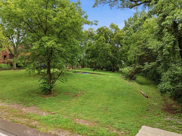 1521 Riverside Dr, Nashville, TN 37206