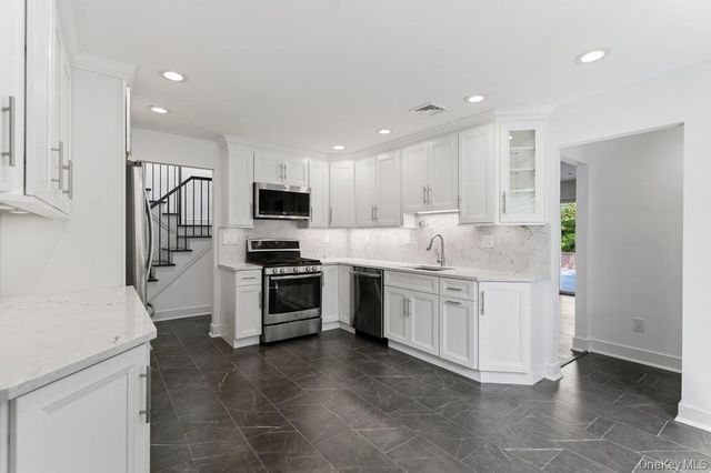 185 Harvard Drive L, Plainview, NY 11803