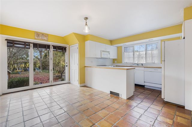 73 Thames Street 1, Newport, RI 02840