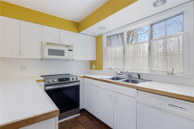 73 Thames Street 1, Newport, RI 02840