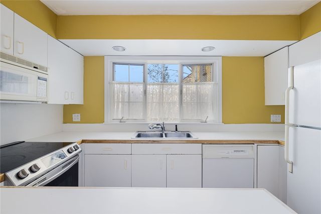 73 Thames Street 1, Newport, RI 02840