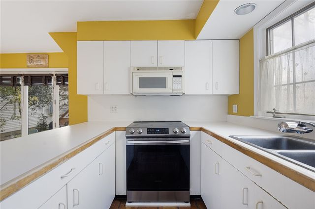 73 Thames Street 1, Newport, RI 02840