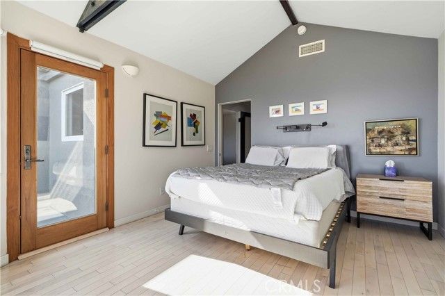 611 Cross Avenue, Los Angeles, CA 90065