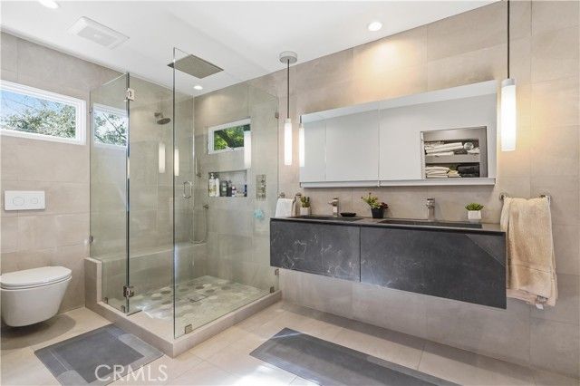 611 Cross Avenue, Los Angeles, CA 90065