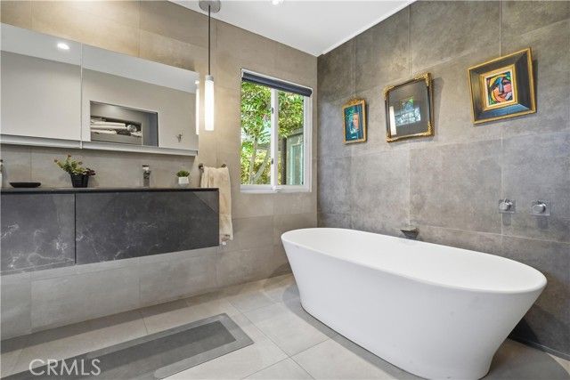 611 Cross Avenue, Los Angeles, CA 90065