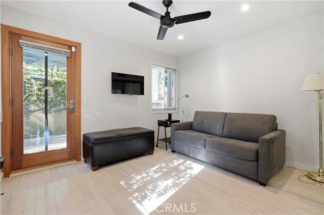 611 Cross Avenue, Los Angeles, CA 90065