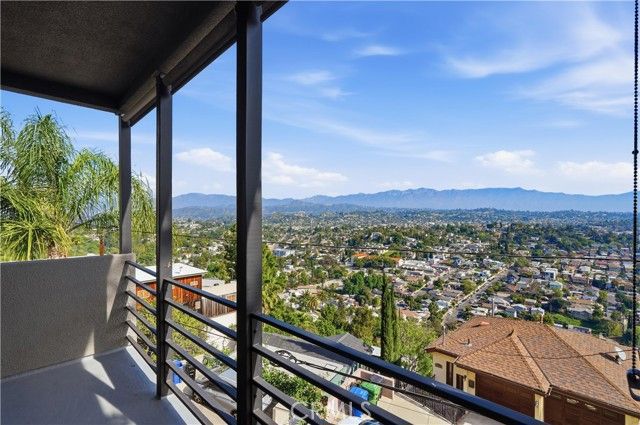 611 Cross Avenue, Los Angeles, CA 90065