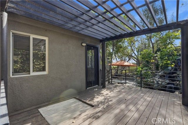 611 Cross Avenue, Los Angeles, CA 90065