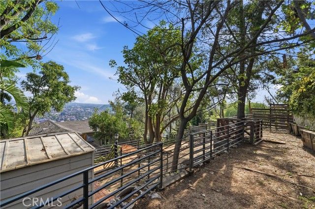 611 Cross Avenue, Los Angeles, CA 90065