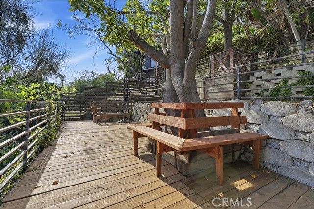 611 Cross Avenue, Los Angeles, CA 90065