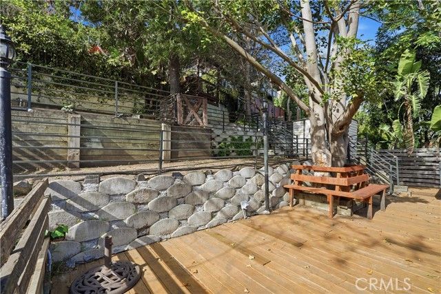 611 Cross Avenue, Los Angeles, CA 90065