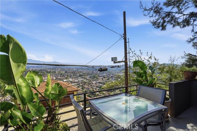 611 Cross Avenue, Los Angeles, CA 90065