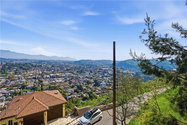 611 Cross Avenue, Los Angeles, CA 90065