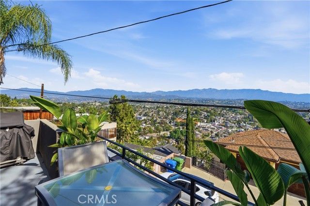 611 Cross Avenue, Los Angeles, CA 90065