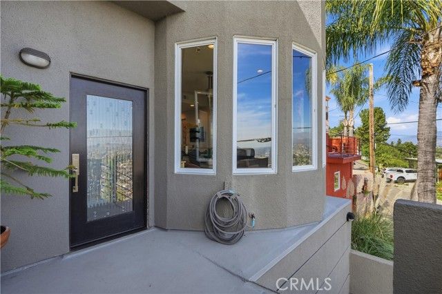 611 Cross Avenue, Los Angeles, CA 90065