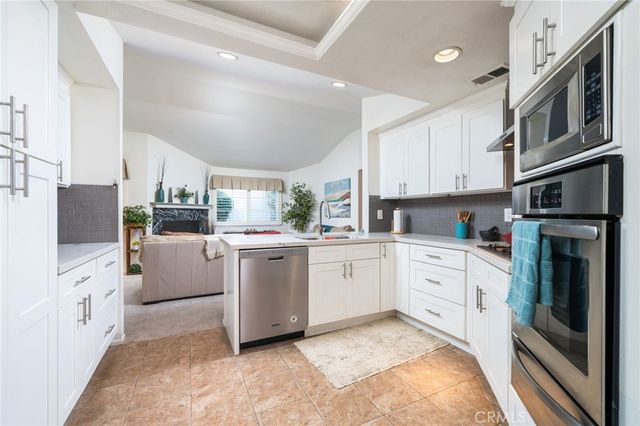 2184 Paris Circle, Upland, CA 91784