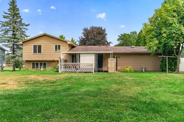 8211 Sheridan Avenue N, Brooklyn Park, MN 55444