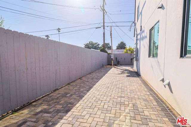 1923 Carmona Avenue, Los Angeles, CA 90016