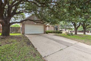 8400 Fern Bluff Ave, Round Rock, TX 78681