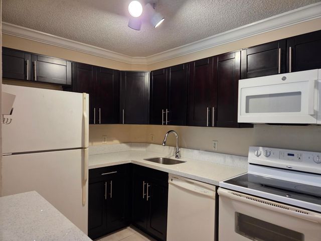 10749 Cleary Boulevard 104, Plantation, FL 33324