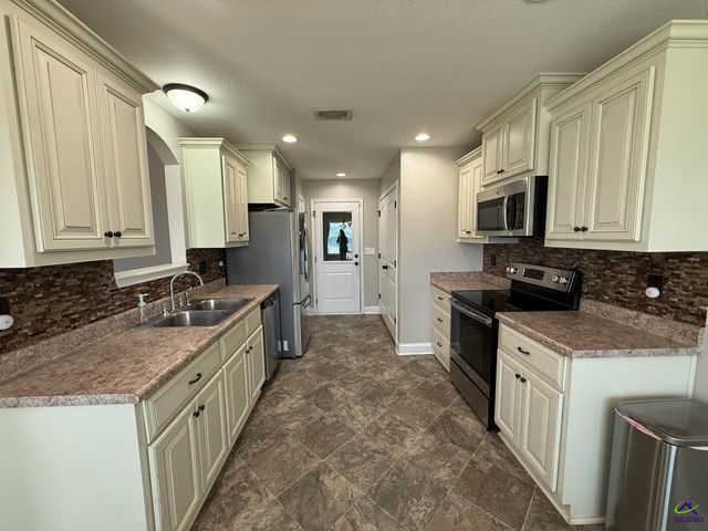 212 Winsted Court, Perry, GA 31069