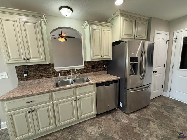 212 Winsted Court, Perry, GA 31069